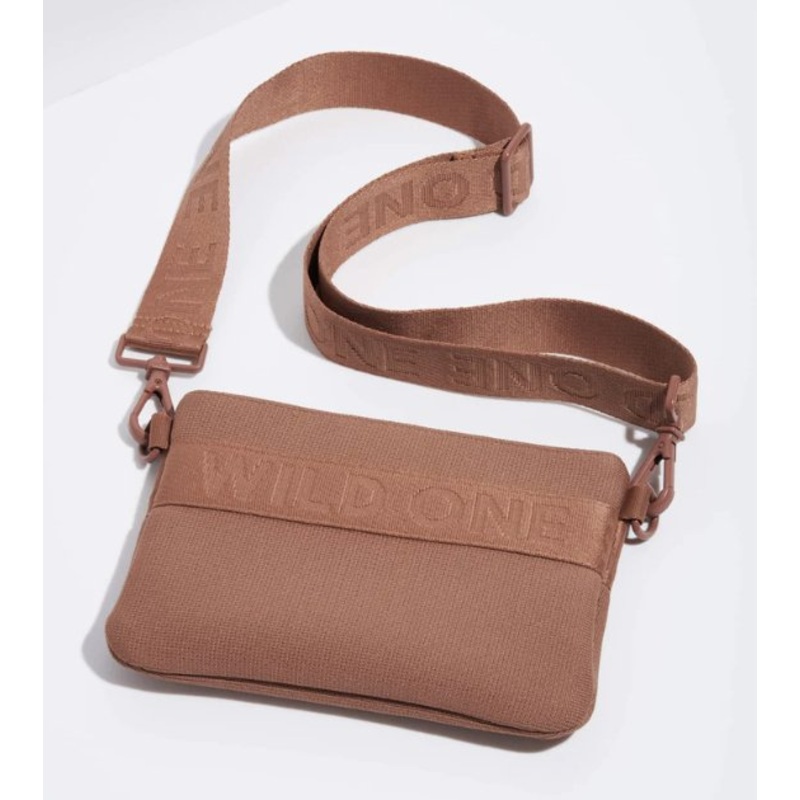 Wild One Recycled Knit Walking Treat Pouch (Cocoa)