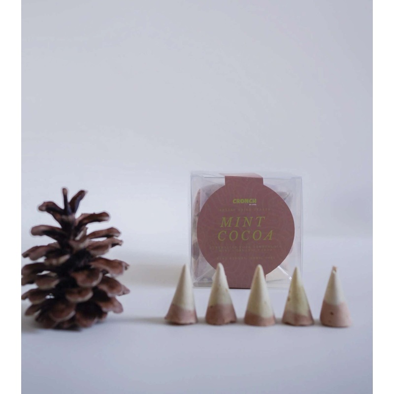 Licked CRONCH Freeze Dried Christmas Dog & Cat Treats (Mint Cocoa)